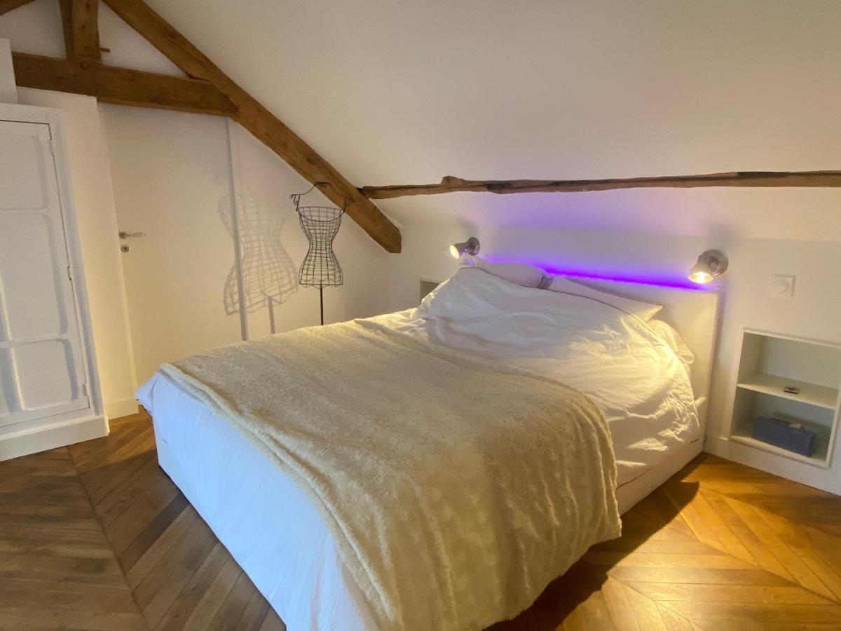 Loft Dans Le Clocher Face Au Chateau Bonnelles Kültér fotó