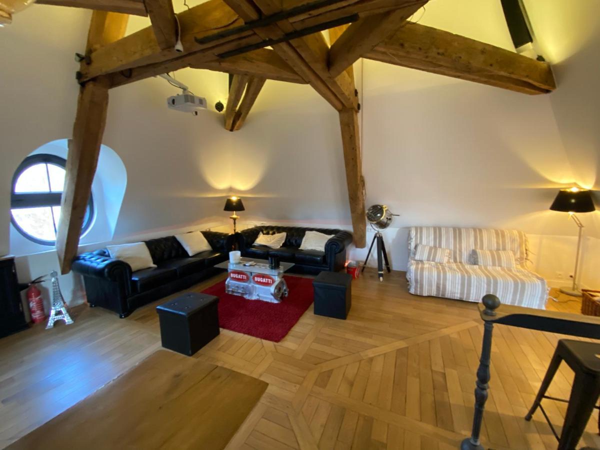 Loft Dans Le Clocher Face Au Chateau Bonnelles Kültér fotó