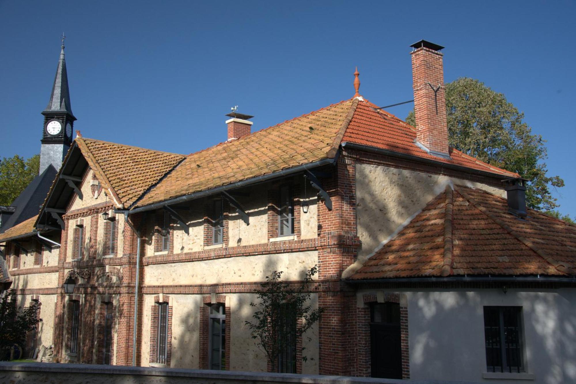 Loft Dans Le Clocher Face Au Chateau Bonnelles Kültér fotó