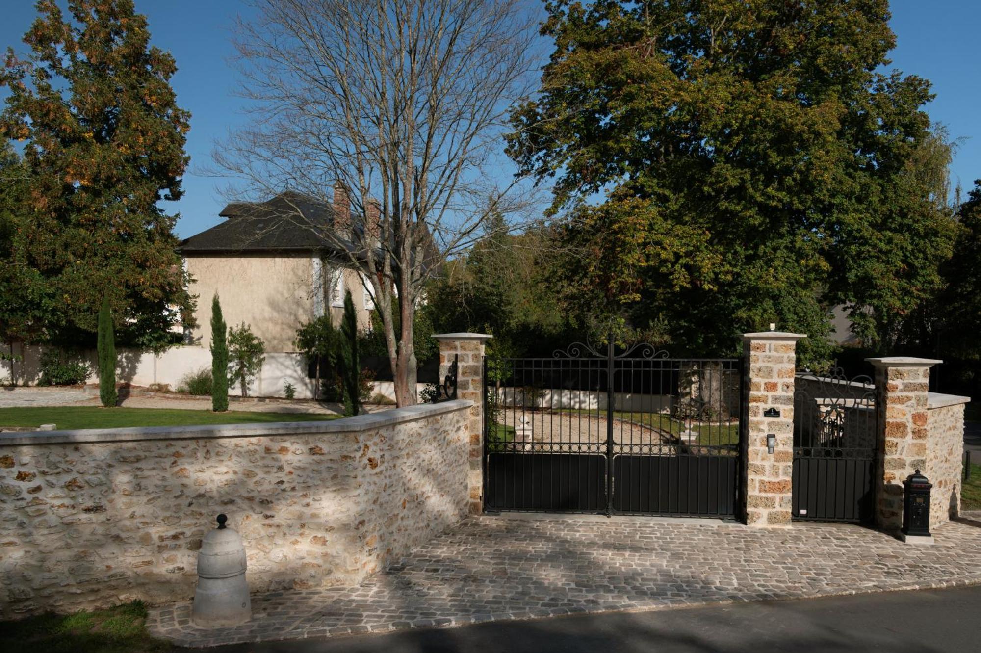 Loft Dans Le Clocher Face Au Chateau Bonnelles Kültér fotó